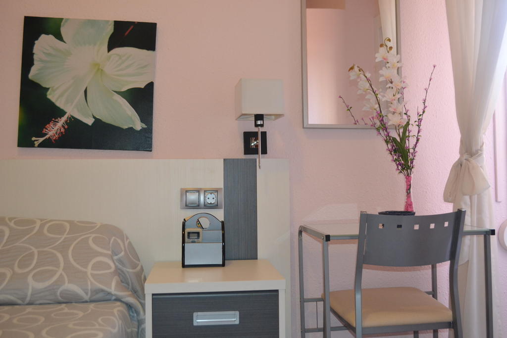 Hostal La Pilarica Paterna Δωμάτιο φωτογραφία
