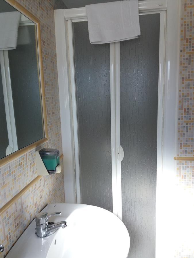 Hostal La Pilarica Paterna Εξωτερικό φωτογραφία