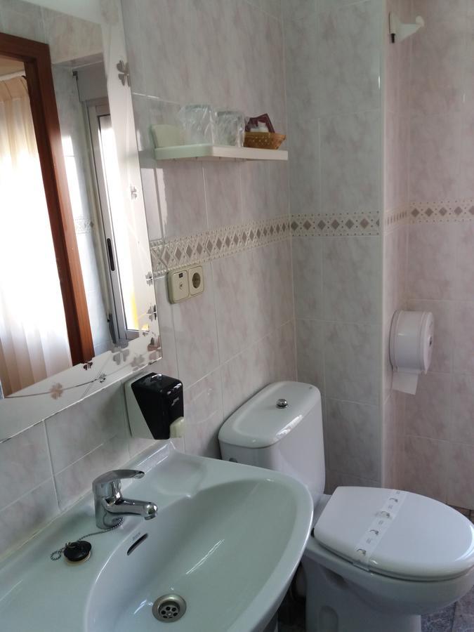 Hostal La Pilarica Paterna Εξωτερικό φωτογραφία