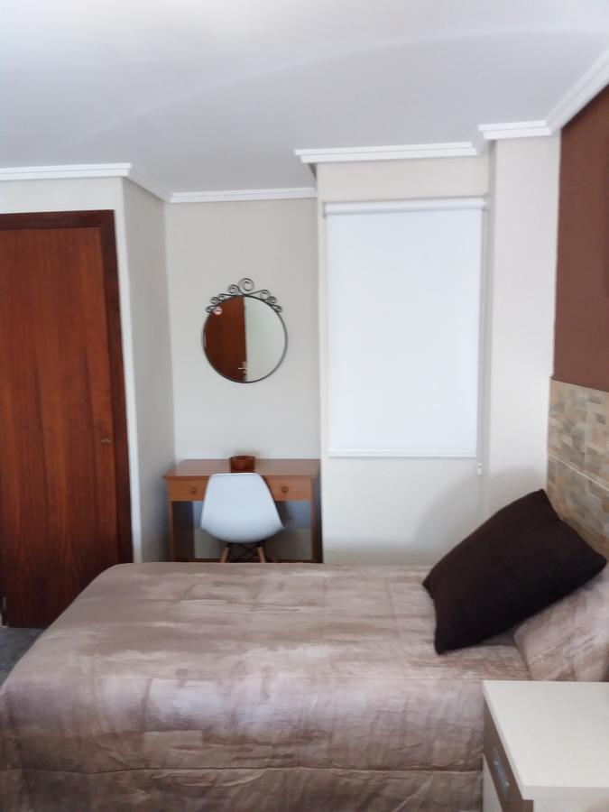Hostal La Pilarica Paterna Εξωτερικό φωτογραφία