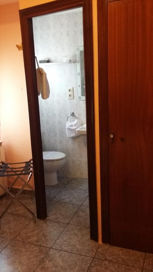 Hostal La Pilarica Paterna Εξωτερικό φωτογραφία