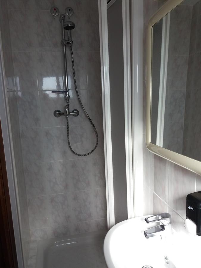 Hostal La Pilarica Paterna Εξωτερικό φωτογραφία