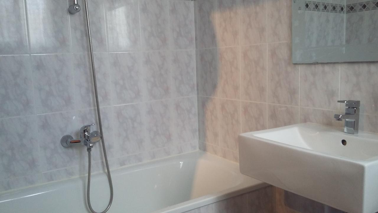 Hostal La Pilarica Paterna Εξωτερικό φωτογραφία