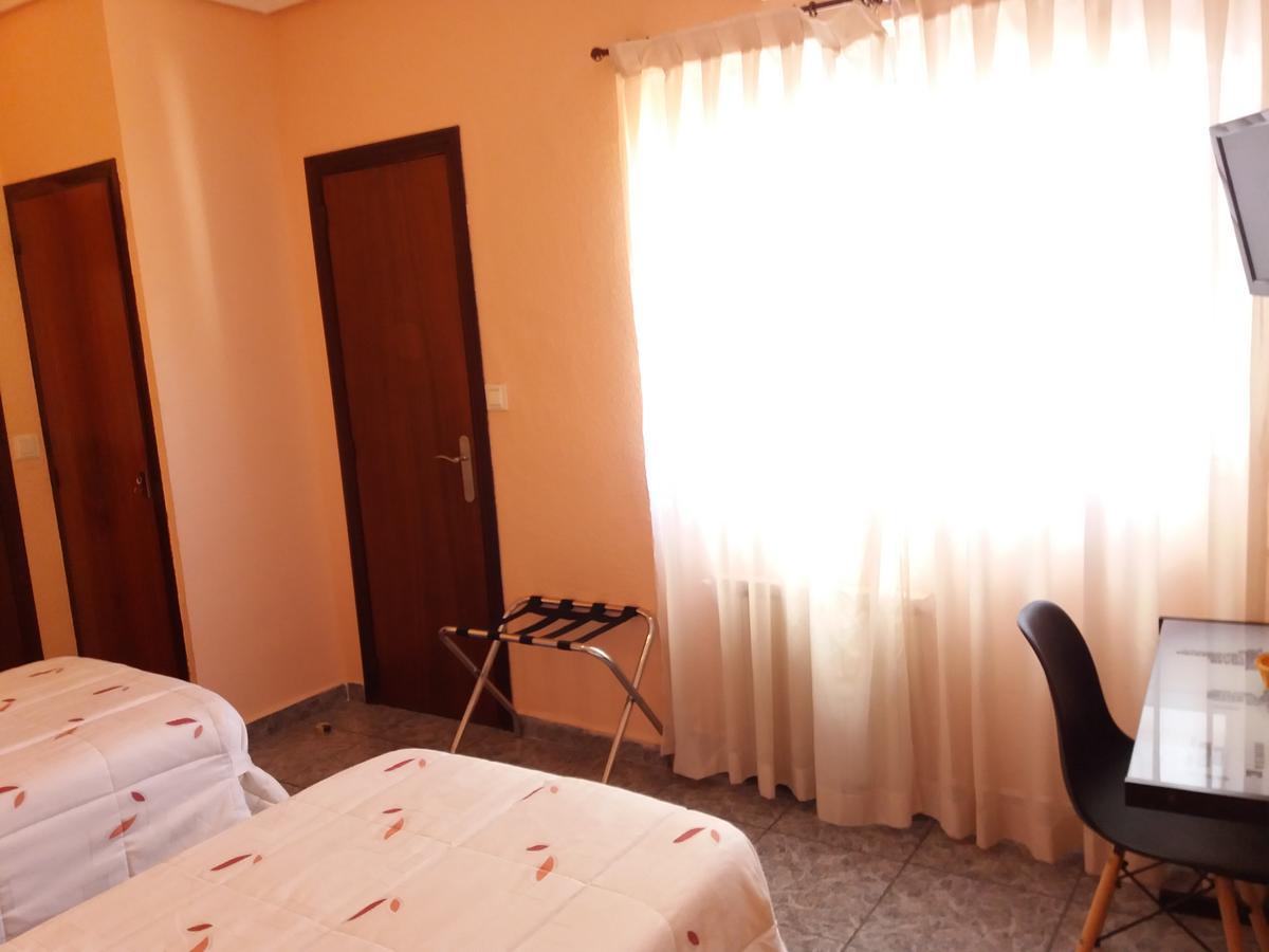 Hostal La Pilarica Paterna Εξωτερικό φωτογραφία
