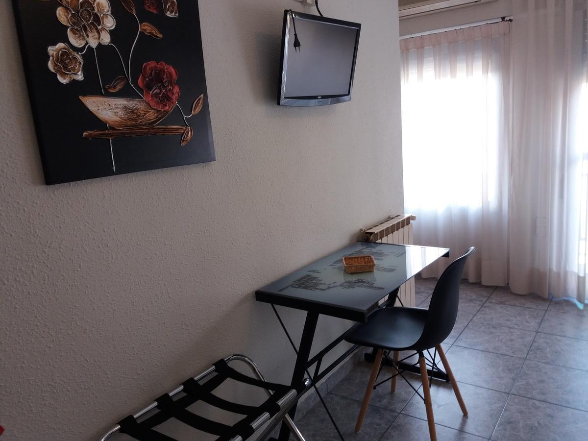 Hostal La Pilarica Paterna Εξωτερικό φωτογραφία